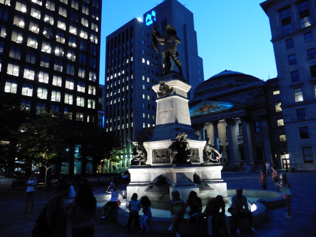 Montréal: Place d'Armes