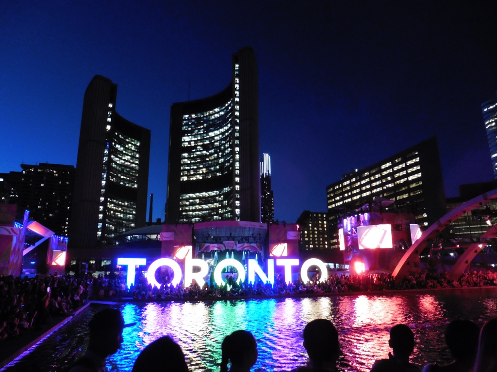 Toronto: Nathan Philips Square