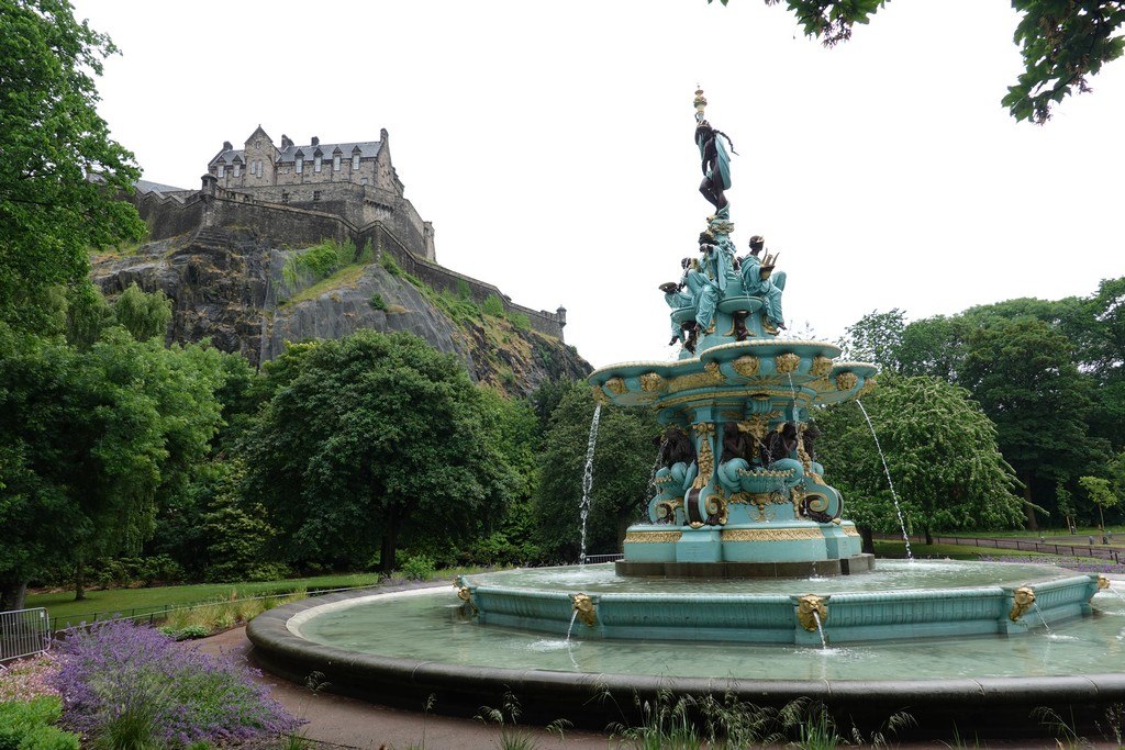 Edinburgh: Edinburgh Castle & Ross Fountain