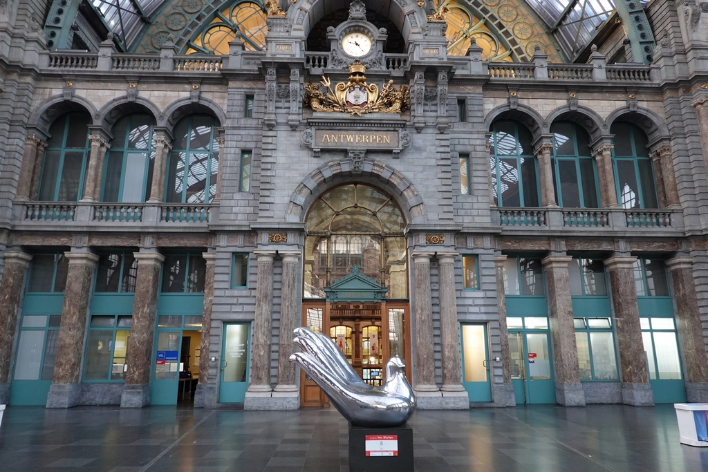 Antwerp: Antwerpen-Centraal