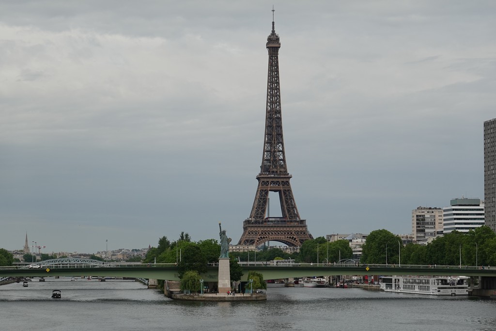 Paris: Île aux Cygnes